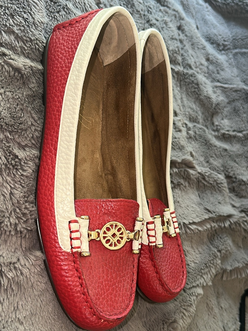 Aerosoles red and White Leather Driving Loafers with Gold Accent (shoe27)